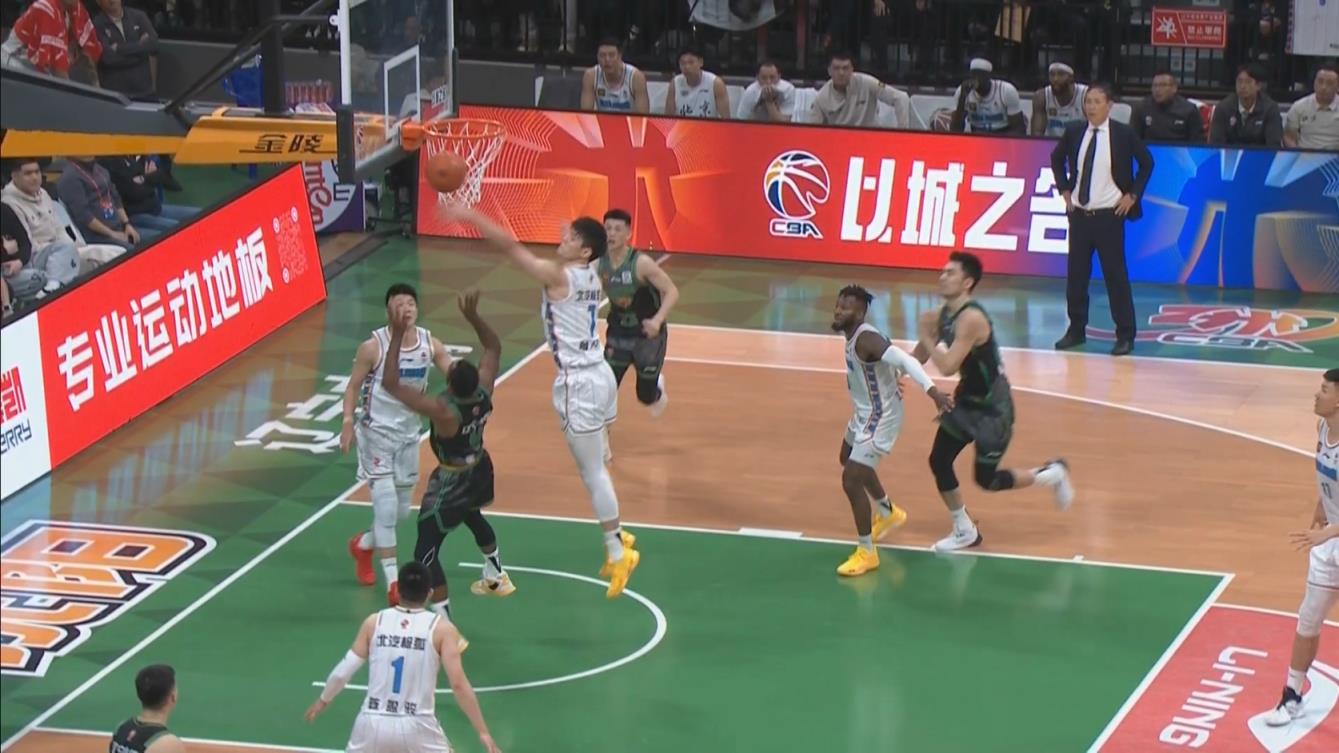 曾凡博釘板血帽弗格上籃 本場(chǎng)個(gè)人第6個(gè)蓋帽！